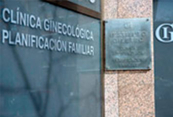 Fachada de la clínica Ginetec en Barcelona